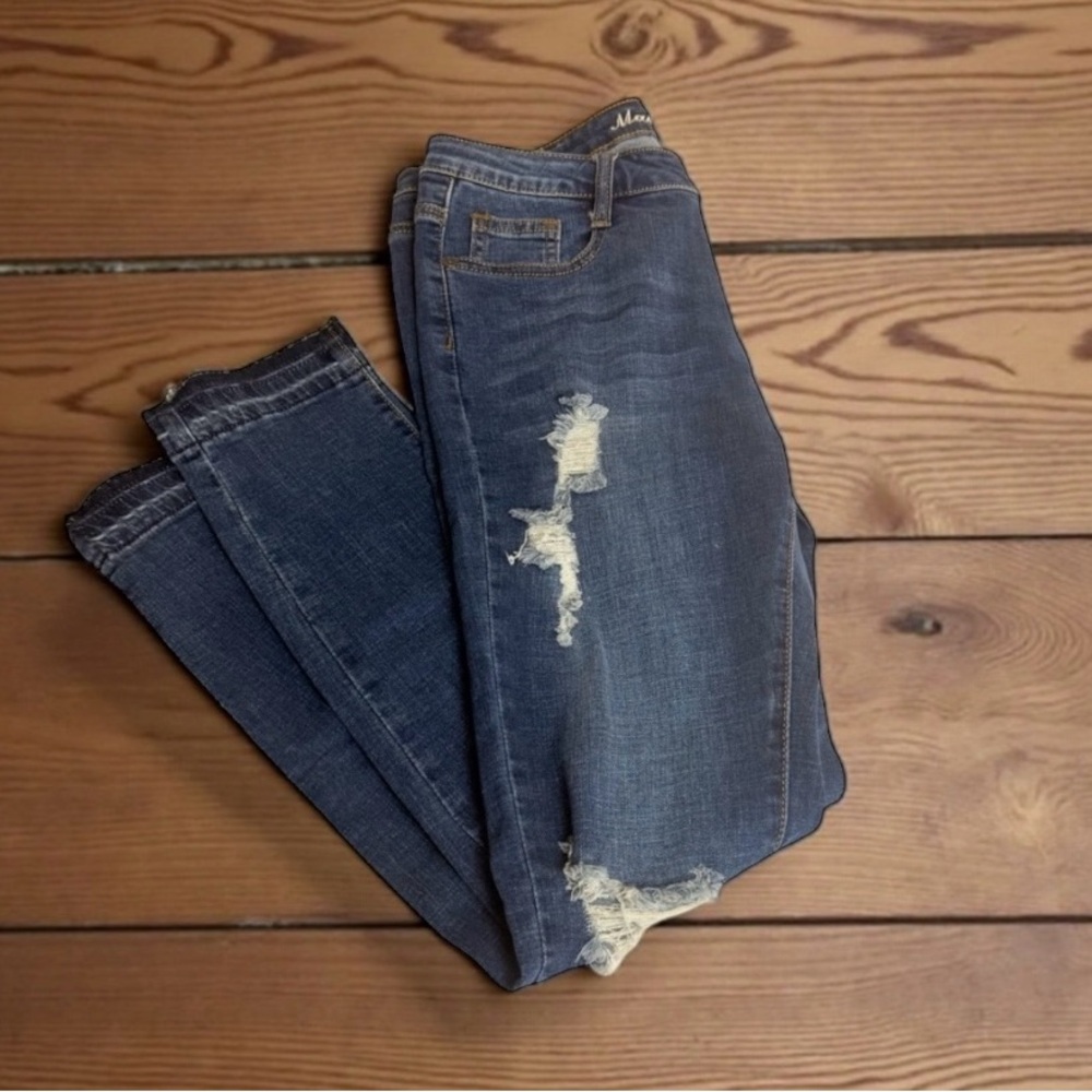 MACHINE MD Trendy Distressed Medium Wash Jeans, Juniors Size 11